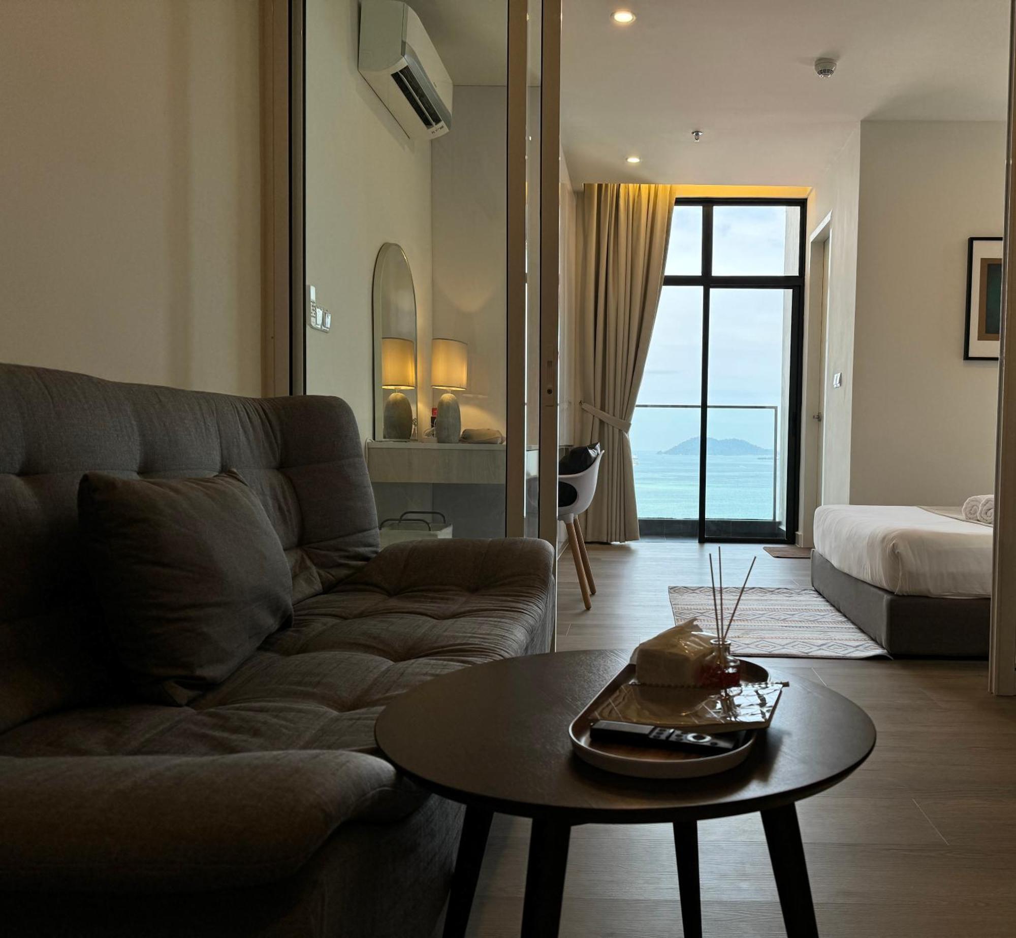 The Shore Cbd Kota Kinabalu By Laxzone Suite Exterior photo