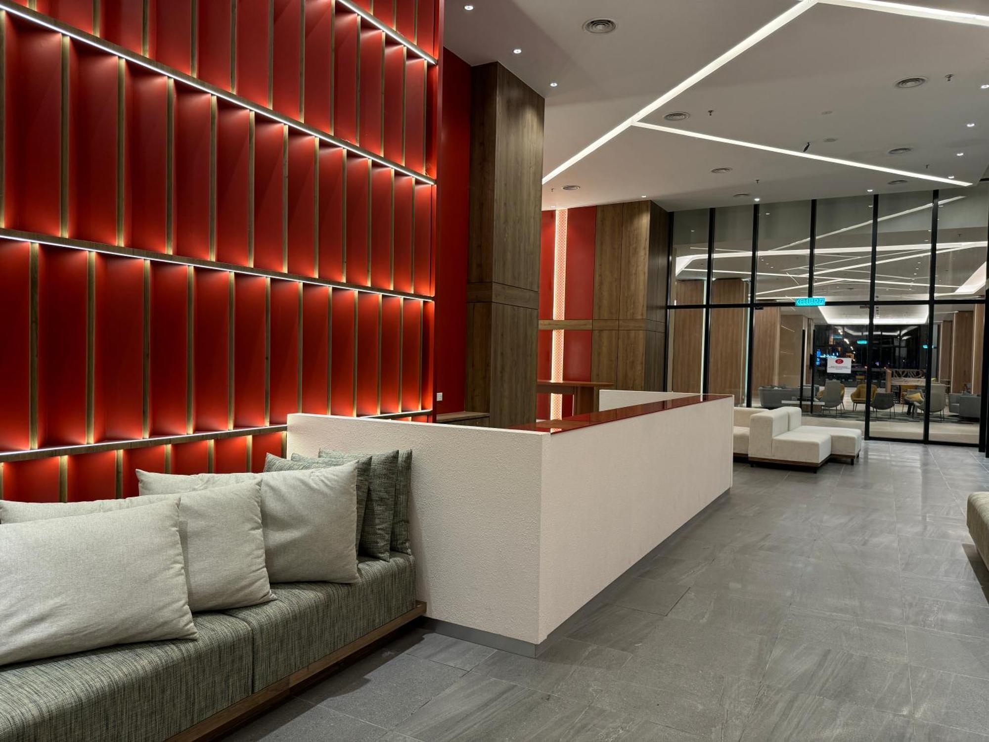 The Shore Cbd Kota Kinabalu By Laxzone Suite Exterior photo