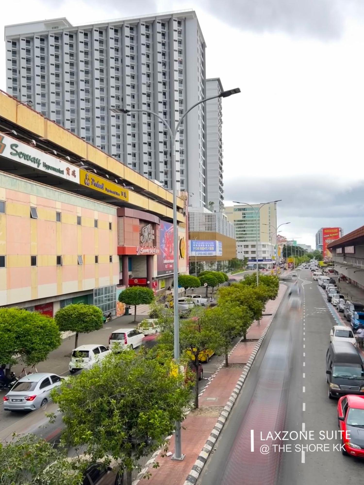 The Shore Cbd Kota Kinabalu By Laxzone Suite Exterior photo