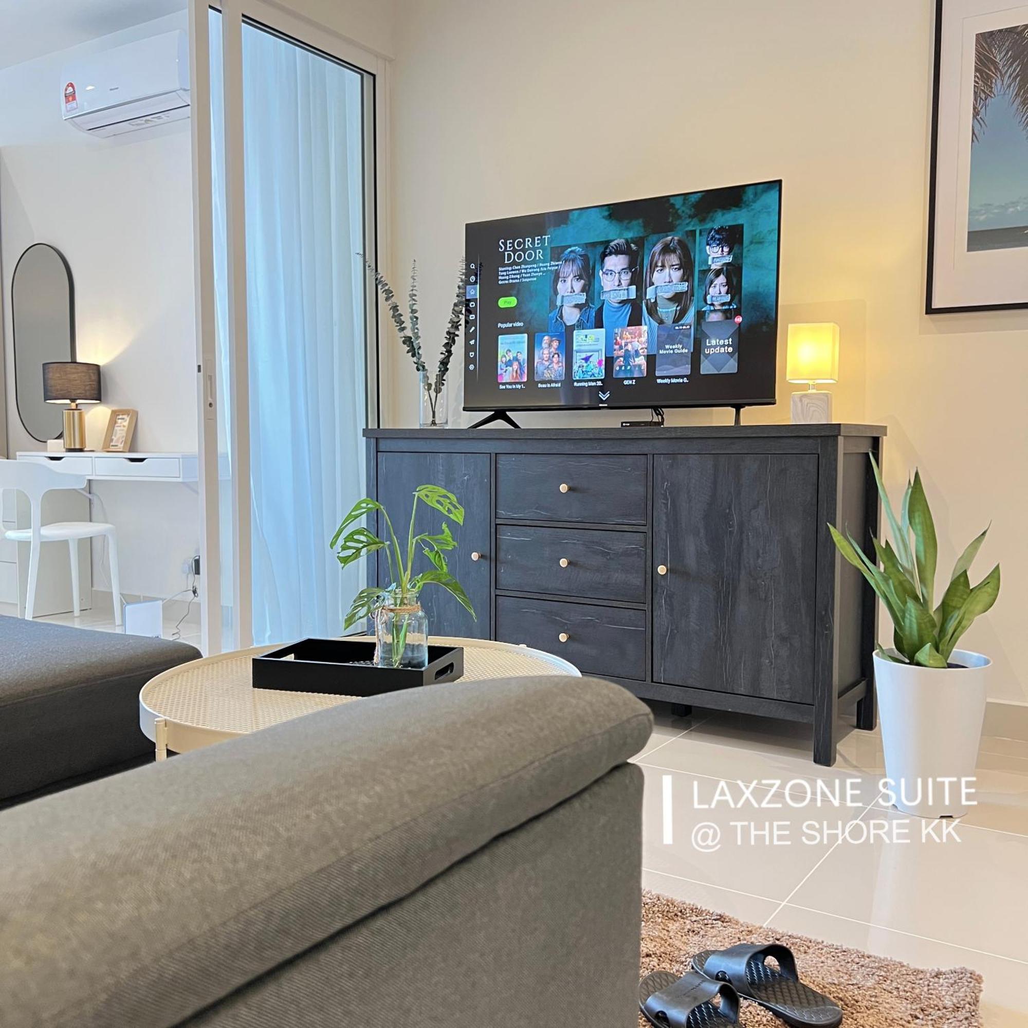 The Shore Cbd Kota Kinabalu By Laxzone Suite Exterior photo