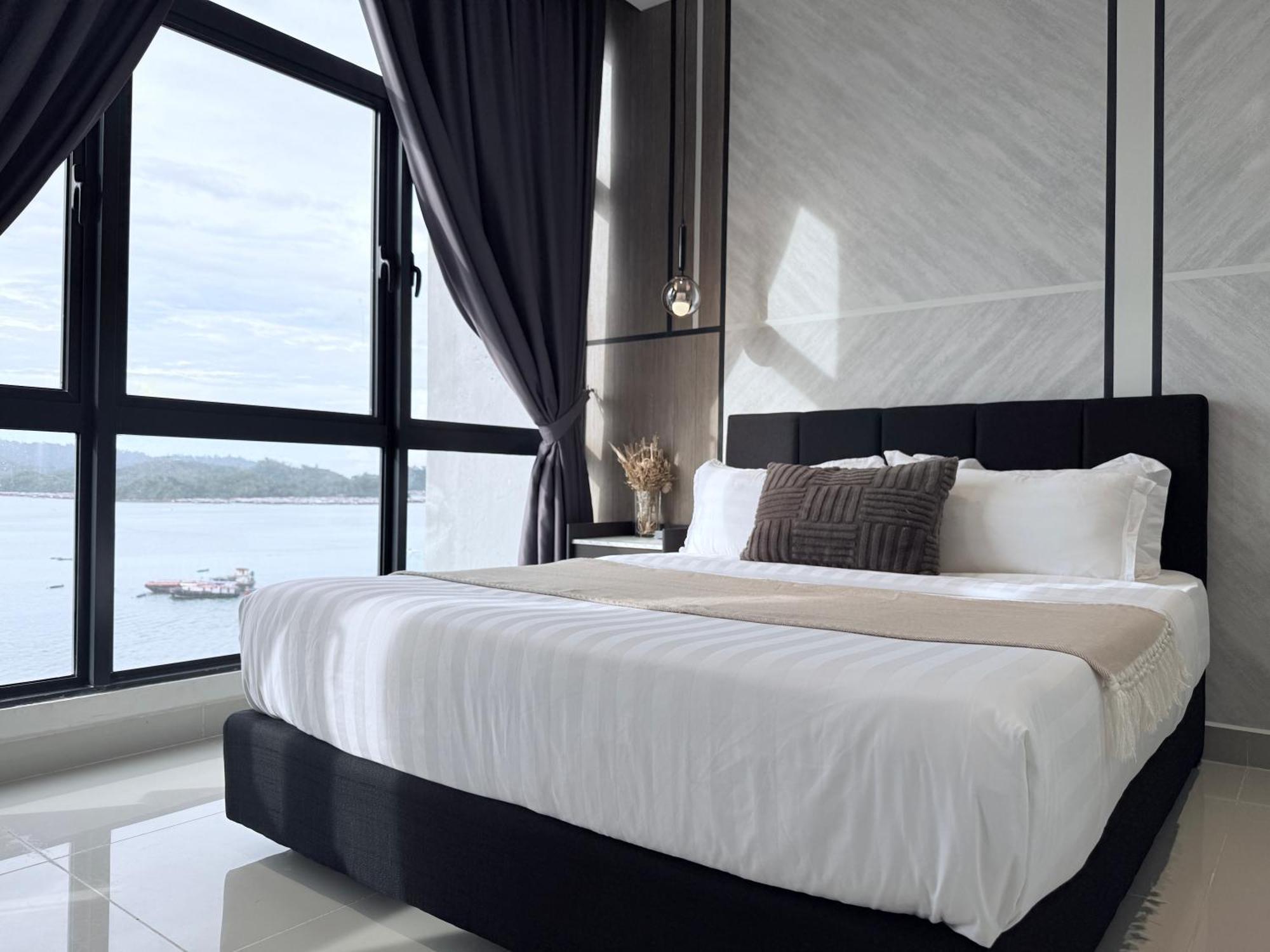 The Shore Cbd Kota Kinabalu By Laxzone Suite Exterior photo
