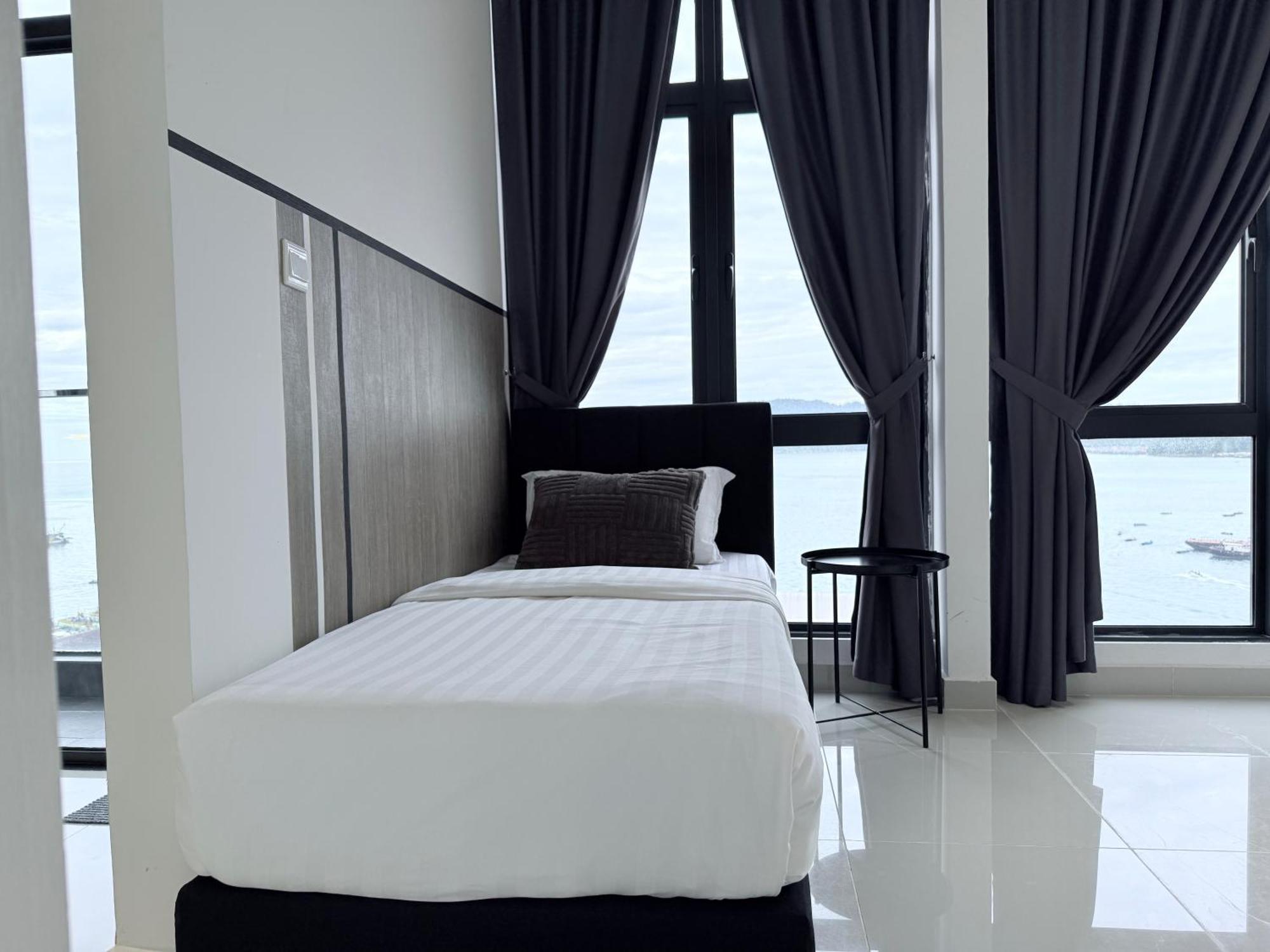 The Shore Cbd Kota Kinabalu By Laxzone Suite Exterior photo