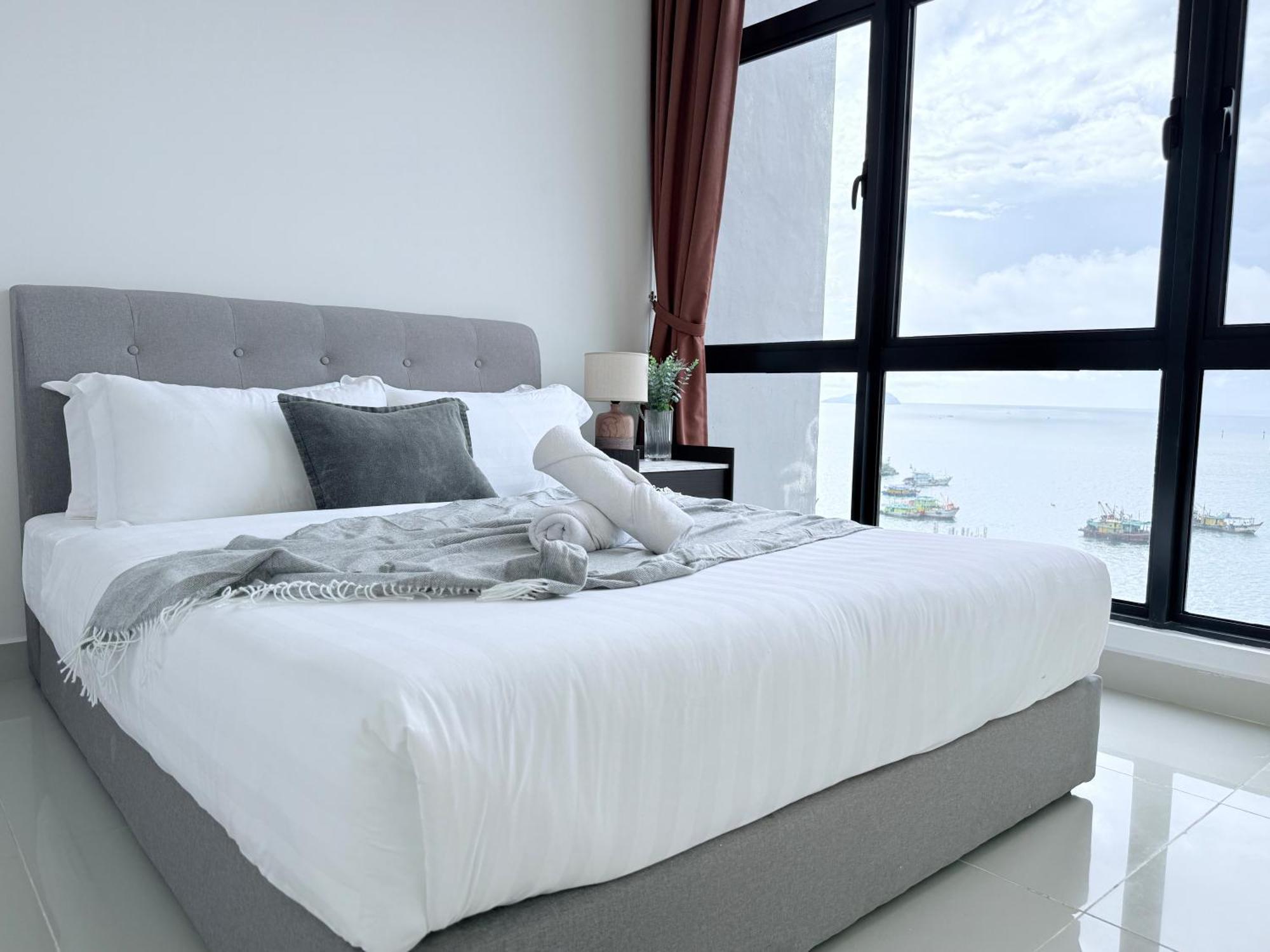 The Shore Cbd Kota Kinabalu By Laxzone Suite Exterior photo