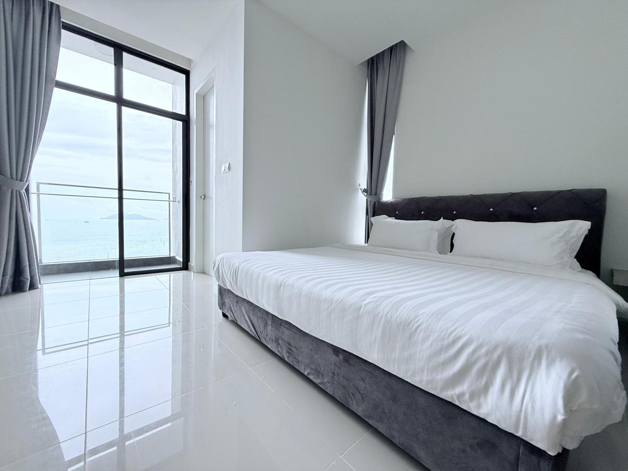 The Shore Cbd Kota Kinabalu By Laxzone Suite Exterior photo