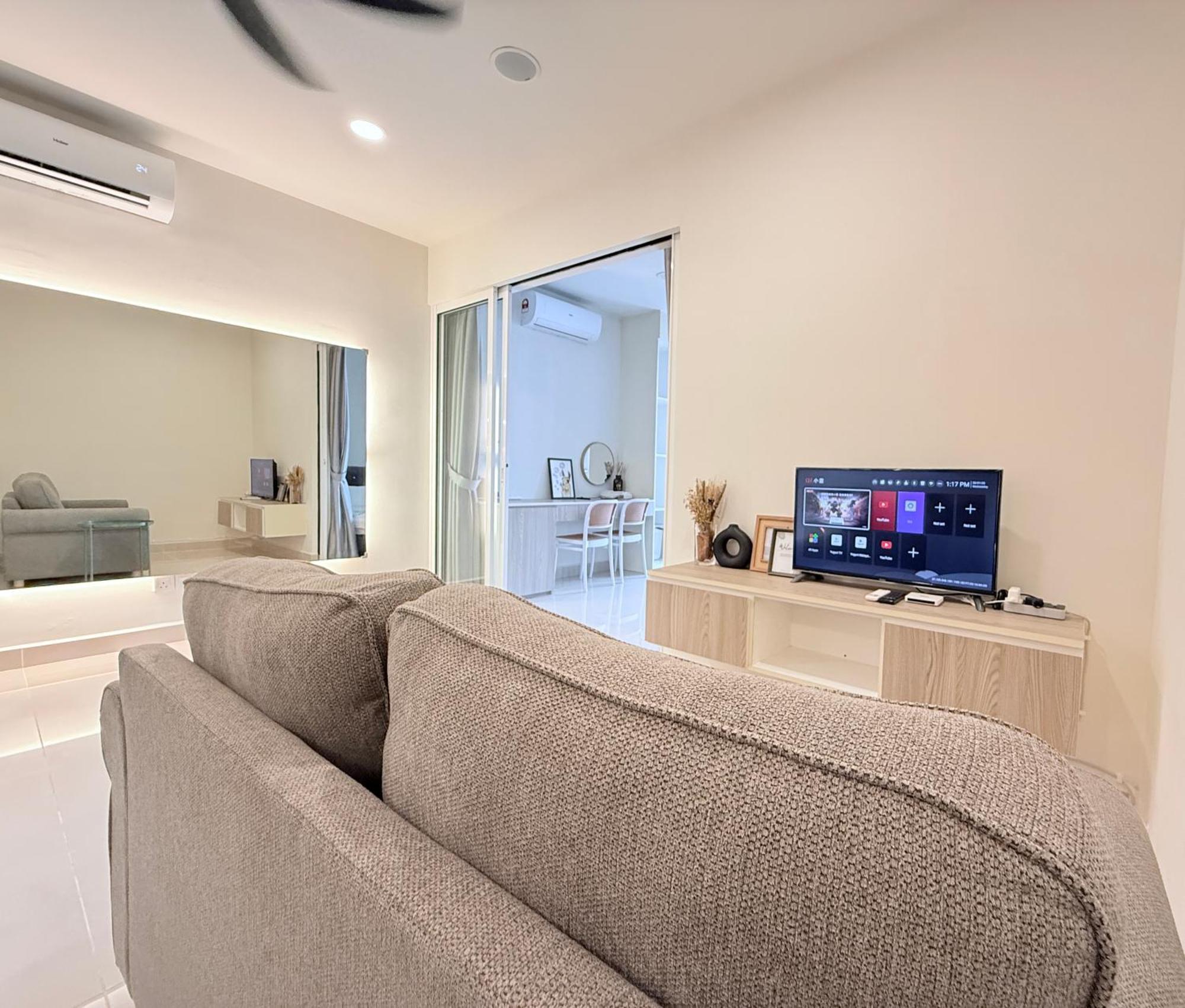 The Shore Cbd Kota Kinabalu By Laxzone Suite Exterior photo
