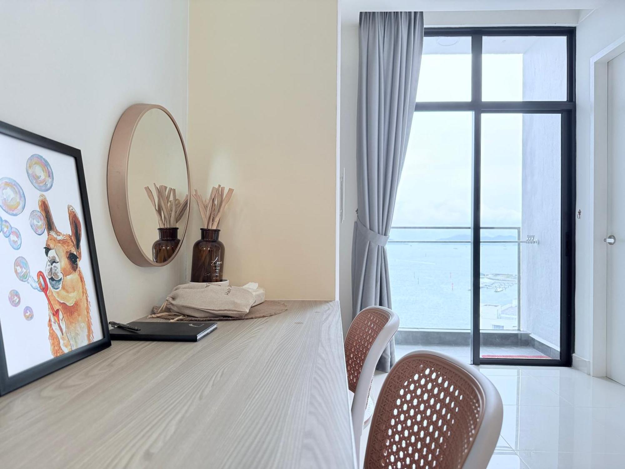 The Shore Cbd Kota Kinabalu By Laxzone Suite Room photo