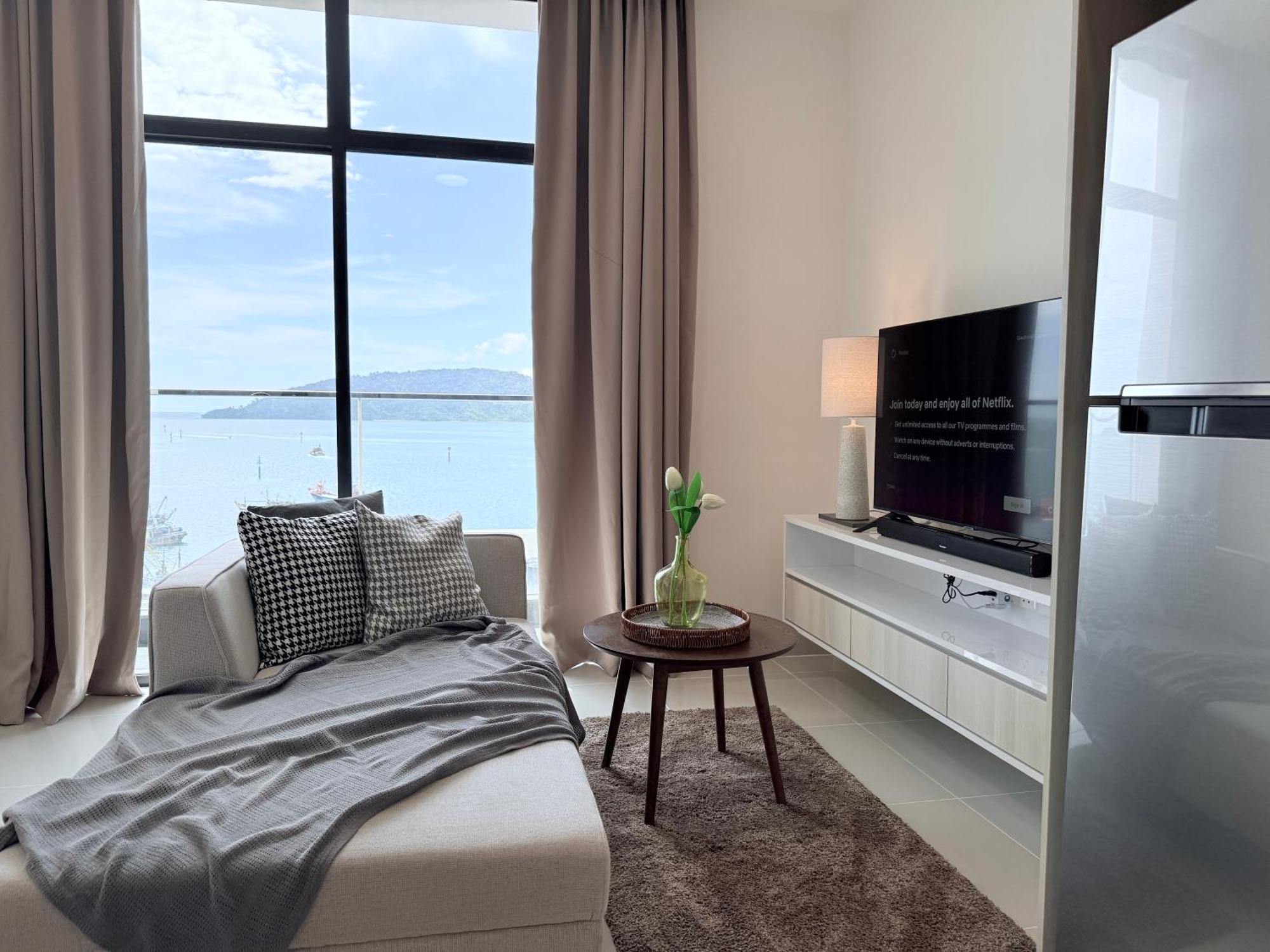 The Shore Cbd Kota Kinabalu By Laxzone Suite Room photo